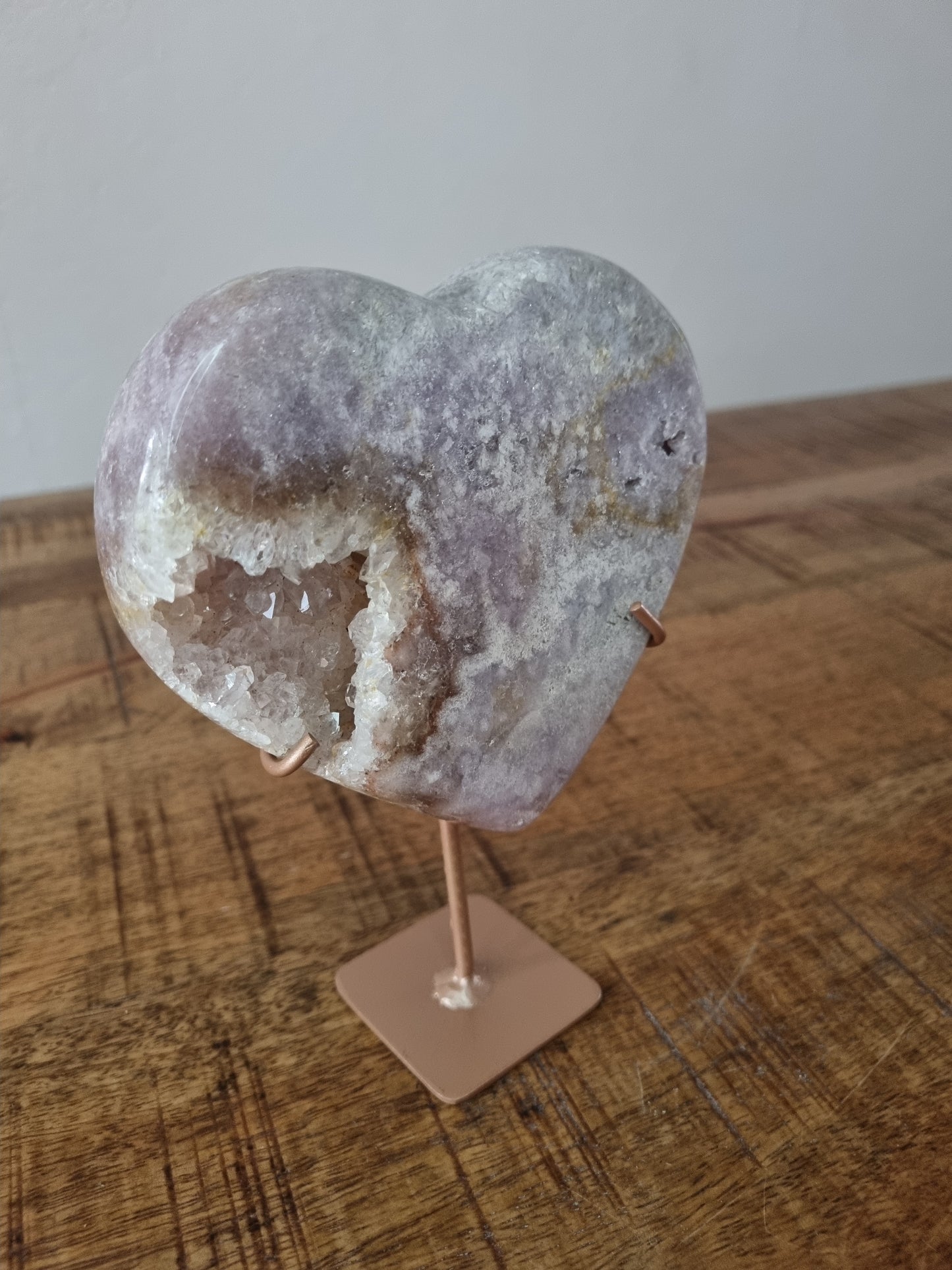 Roze amethist hart op standaard 1