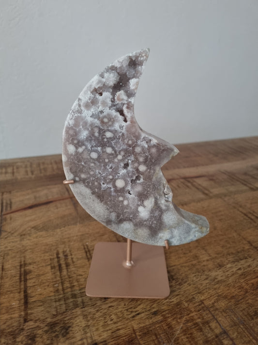 Roze amethist maan op standaard 1