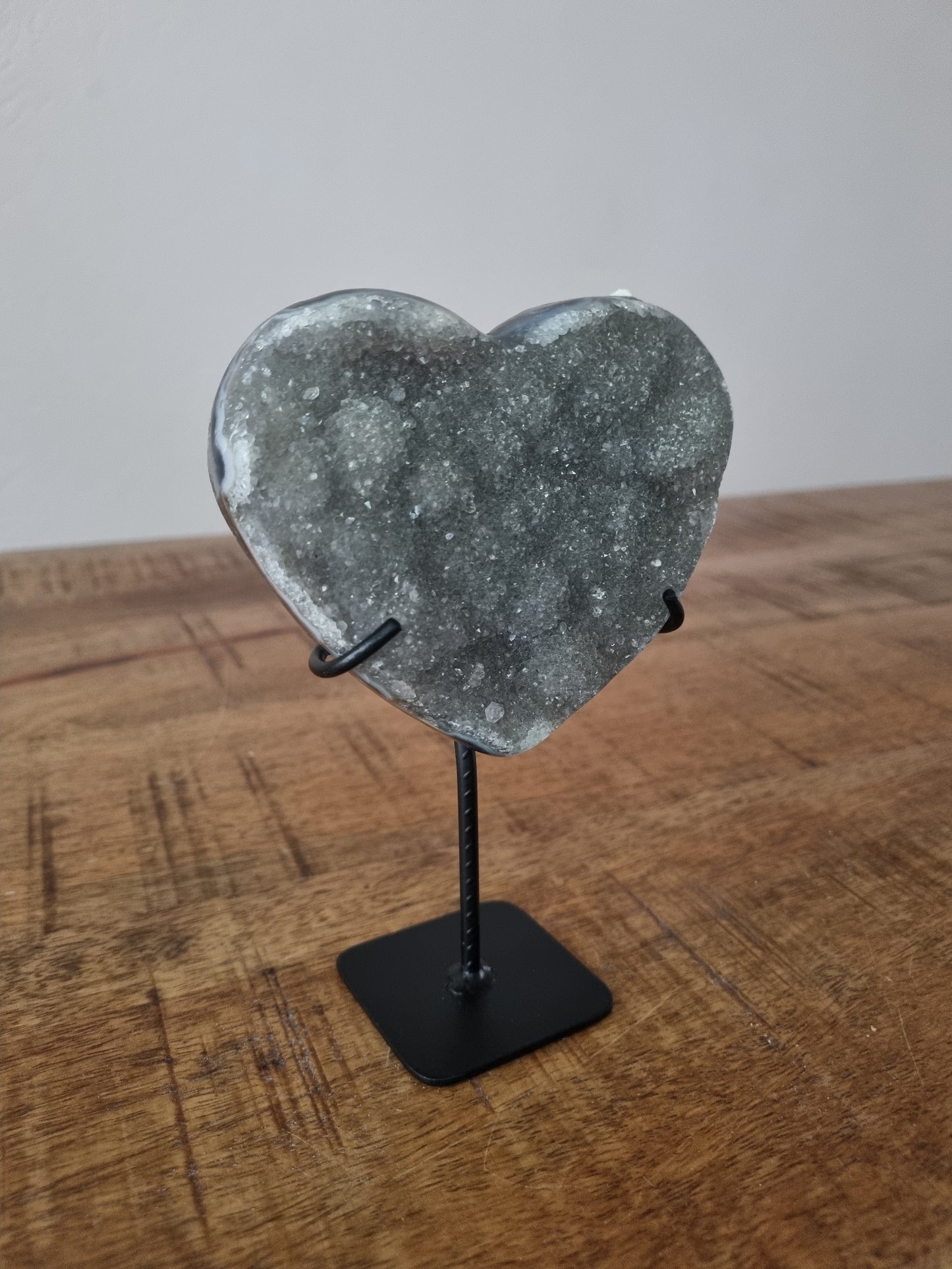 Zeoliet flower amethist hart op standaard